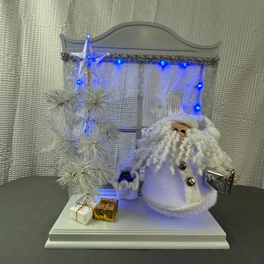 NOS Retired 2008 Avon Santa Lighted Winter Christmas Window Scene NIB